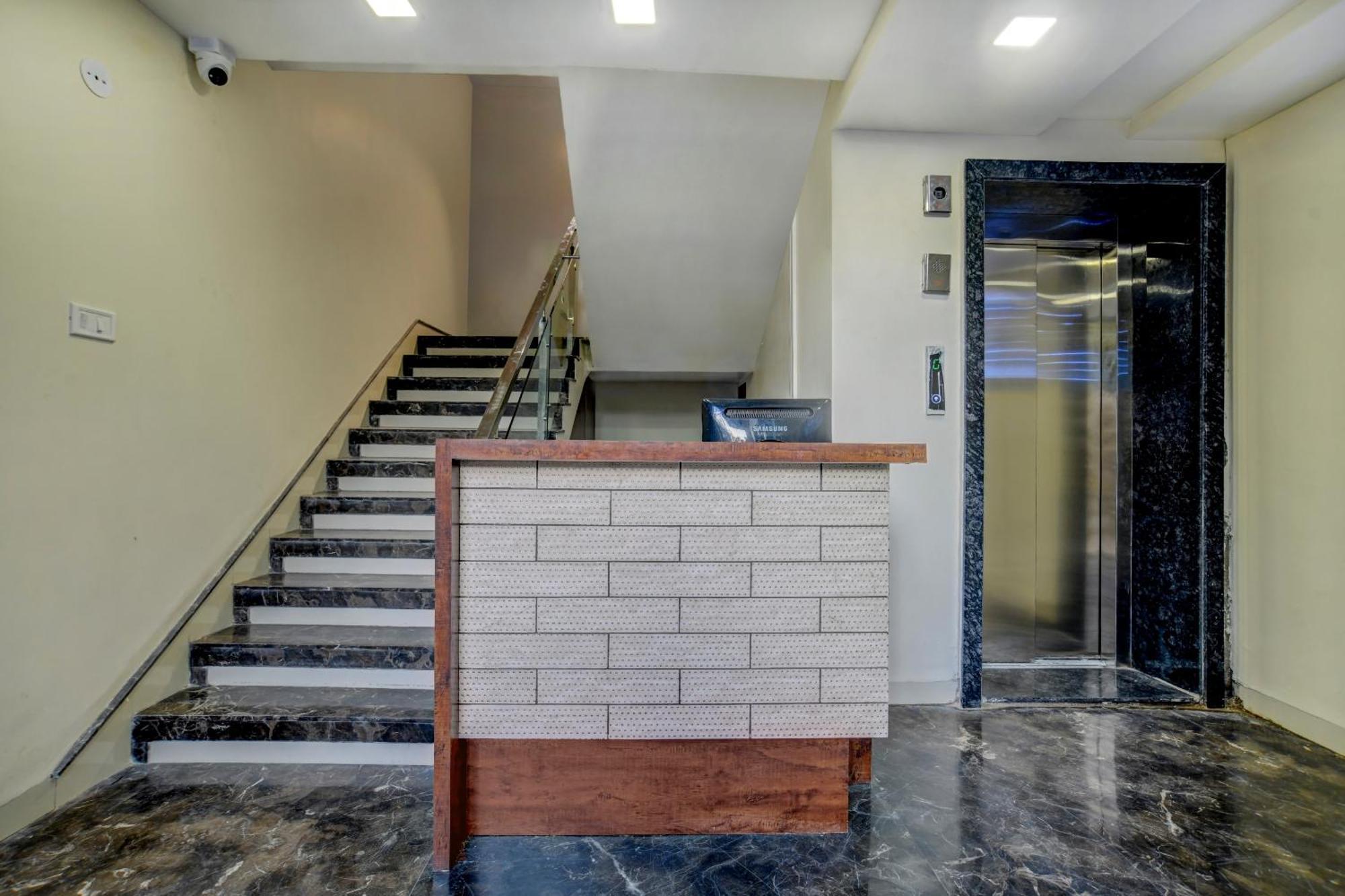 Hotel Capital O Abri Krishna Indore Exterior foto